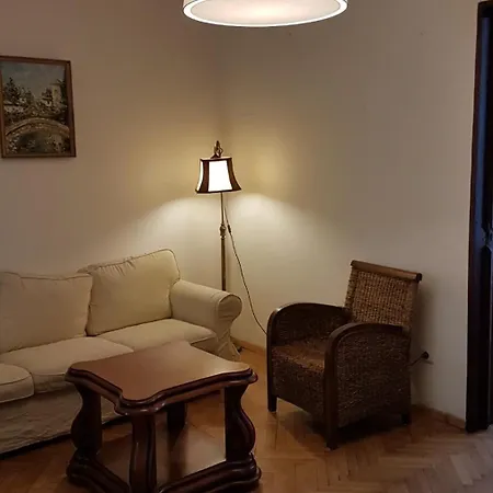 Elegant And Cozy Sófia