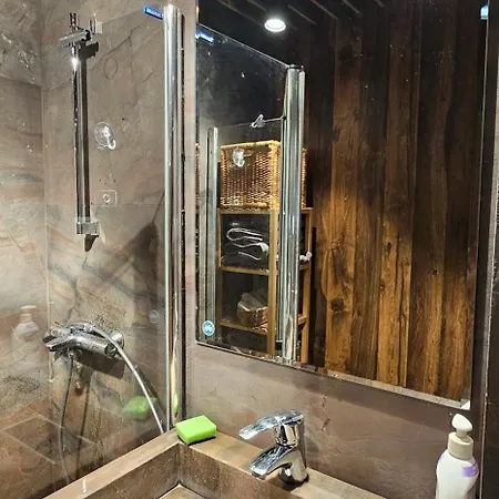 Elegant And Cozy Апартамент *